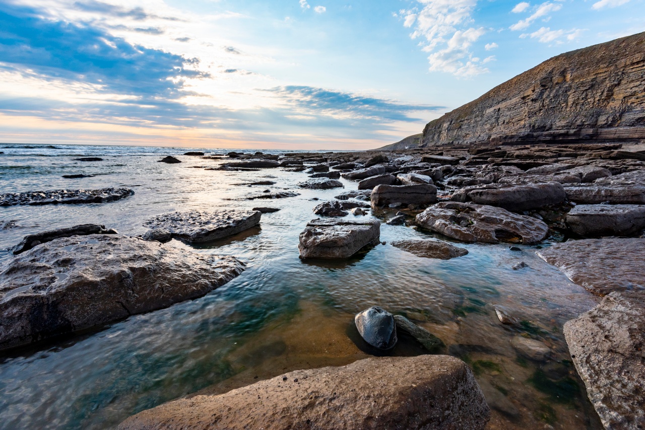 A view of the beach and ocean at low tide near to Wagon House Holiday Cottages. Wagon House Holiday Cottages are in the beautiful Vale of Glamorgan, Wales. The converted holiday cottages are situated in a quiet village only 10 minutes walk from the sea.